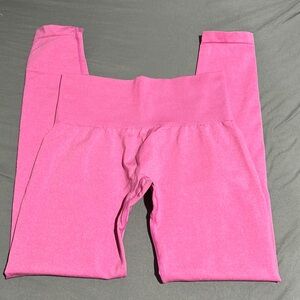 NVGTN Bubble Gum Pink Curve Seamless leggings!